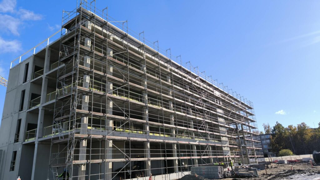 Fasadiniai pastoliai Partizanų 75 2