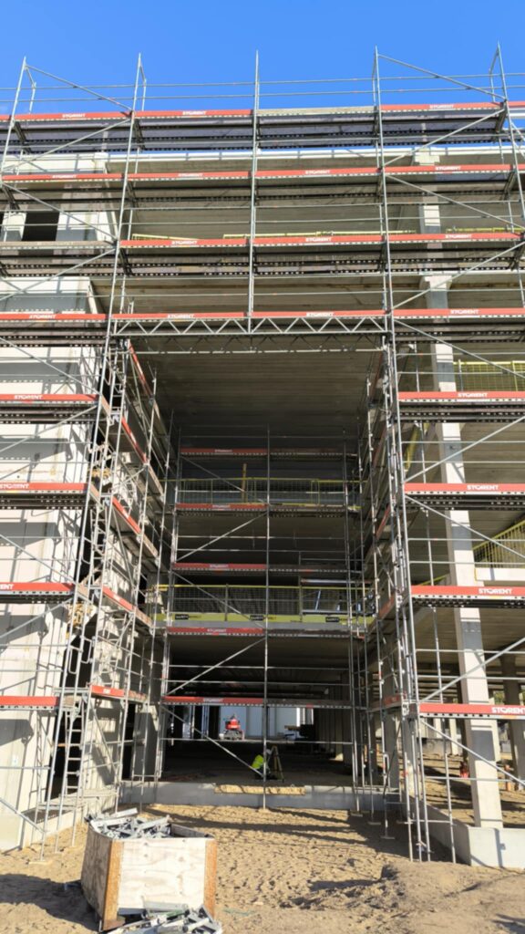 Fasadiniai pastoliai Partizanų 75 1