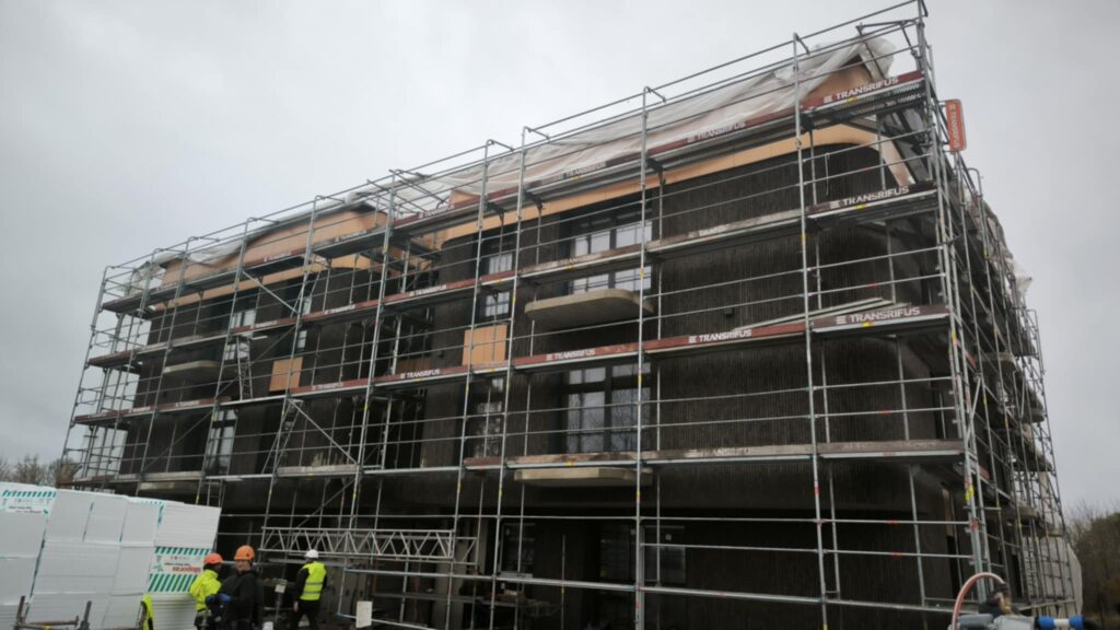 Fasadiniai pastoliai lietaus apsauga Pušų 32